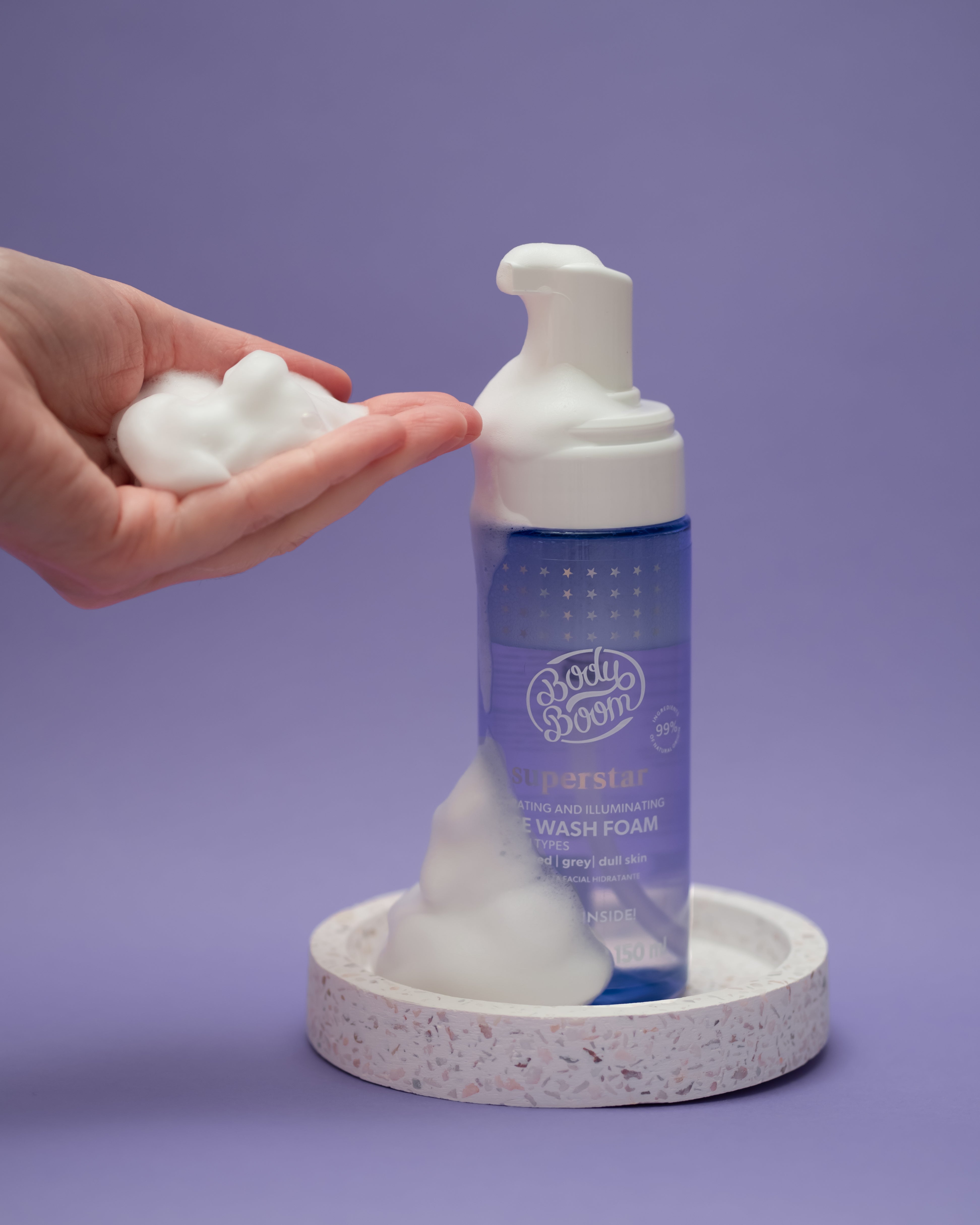 Hydrating and Illuminating Face Wash