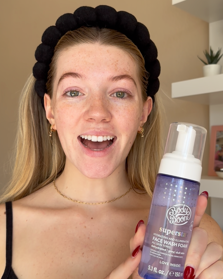 Hydrating and Illuminating Face Wash