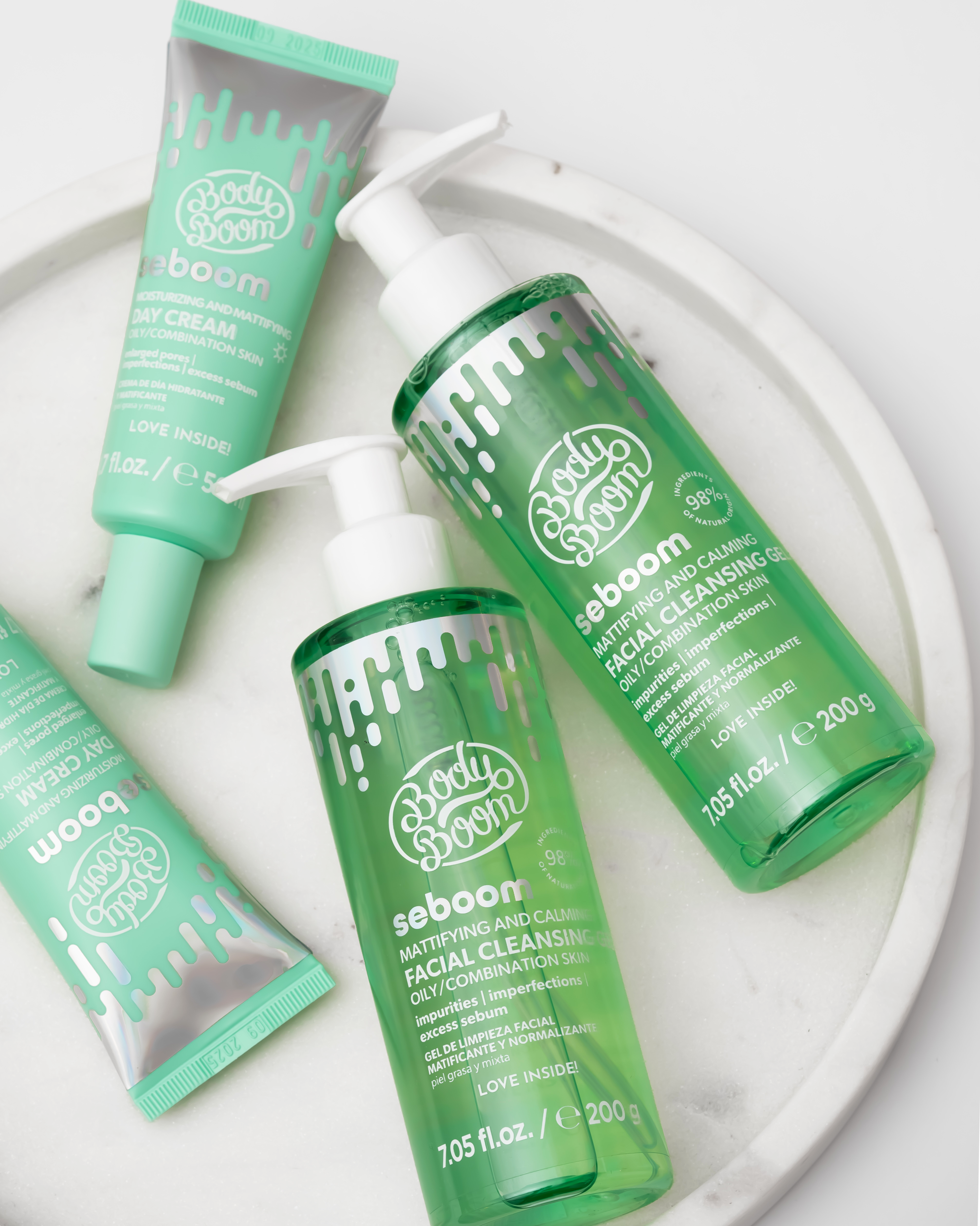 Mattifying and Calming Facial Cleansing Gel